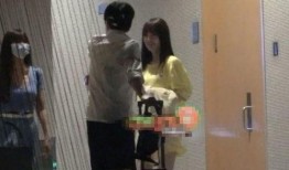 李小璐爆料甜馨视频播放,李小璐罕见爆料，网友热议