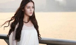 博主爆料杨洋迪丽热巴视频,网友热议恋情传闻